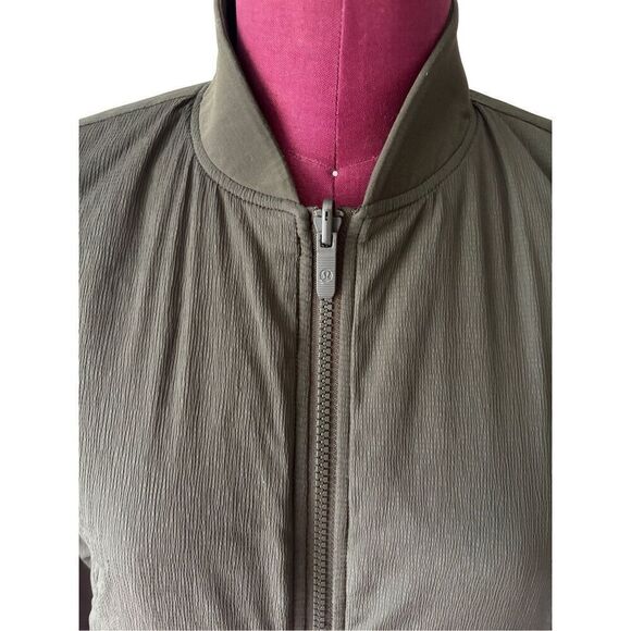 Lululemon Non-Stop Reversible Bomber Jacket size  4 Olive Green - Picture 11 of 12